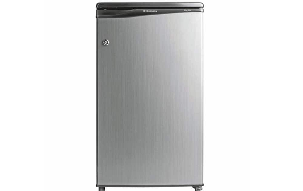 Electrolux ECL093SH Single Door Direct Cool 80 Litre priced at Rs 9,170 (Snapdeal). It comes with 80ltr capacity, 437 x 460 x 777 mm dimension, Direct Cool technology.
