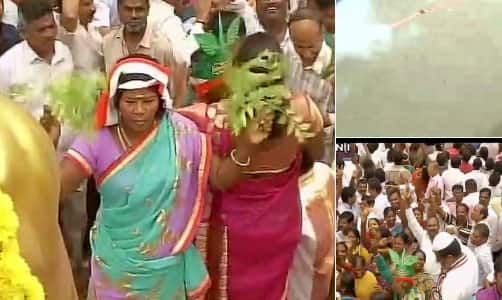 Chennai: Celebrations outside AIADMK Headquarters as trends show AIADMK leading in #TamilNadu #Elections2016- twitter@ANI_news