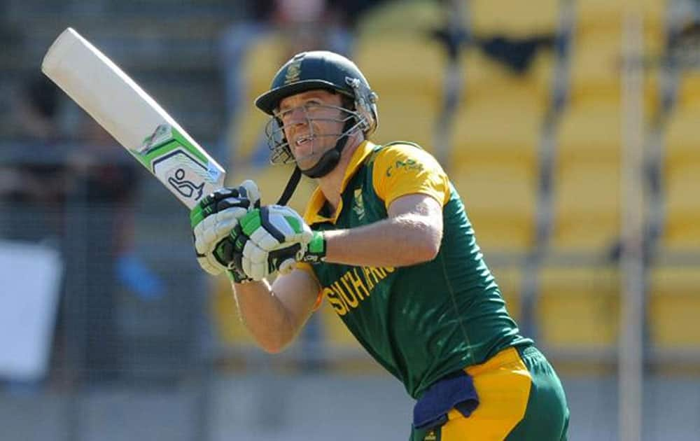 Soth African master blaster AB De Villiers is at the eighth position with 3167 runs in 117 matches. 