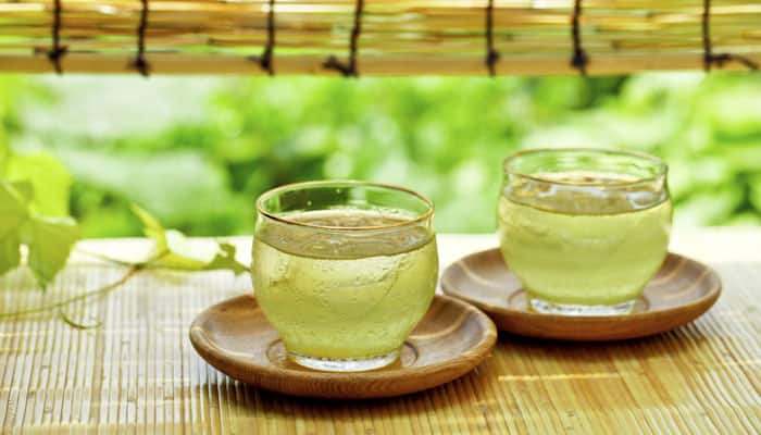 Green tea contains antioxidant catechins that not only boost metabolism, but also help in burning fat.
