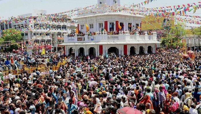 As Kumbh draws to a close, devotees throng Kshipra for &#039;shahi snan&#039;