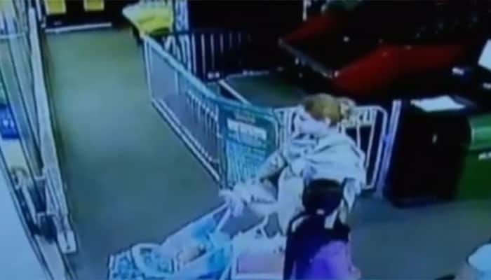 Watch – Transgenders trying to steal baby in Delhi&#039;s Pacific mall