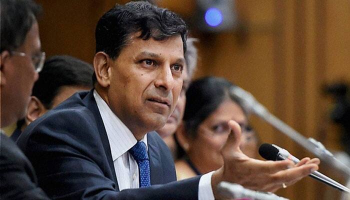  Congress backs Raghuram Rajan, says India &#039;&#039;going through a bad shape&#039;&#039; 