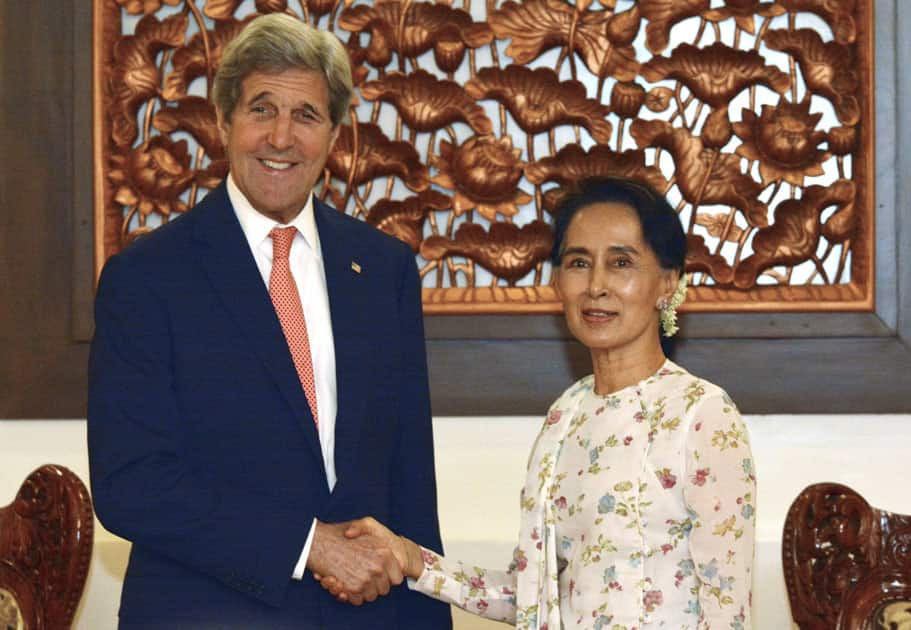 U.S. Secretary of State John Kerry, left, poses with Myanmars Foreign Minister and de facto leader Aung San Suu Kyi for a photo during a meeting in Naypyitaw, Myanmar.