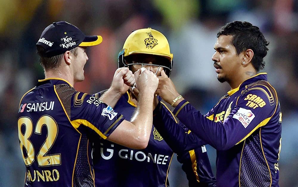 KKR bowler Sunil Naraine jubiliates with his teammates after dismissed SRH batsman M Henriques during IPL Match in Kolkata.