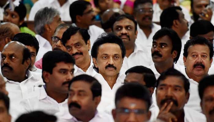 Jayalalithaa&#039;s swearing-in ceremony: Stalin made to sit in tenth row, Karunanidhi fumes