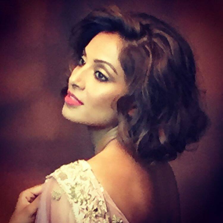 Bipasha Basu ‏@bipsluvurself  :- Shooting !-instagram