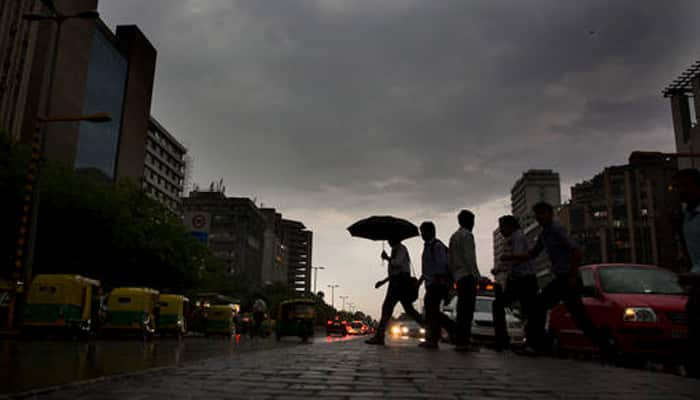 Delhi wakes to cool morning after rain, thunderstorm bring down mercury