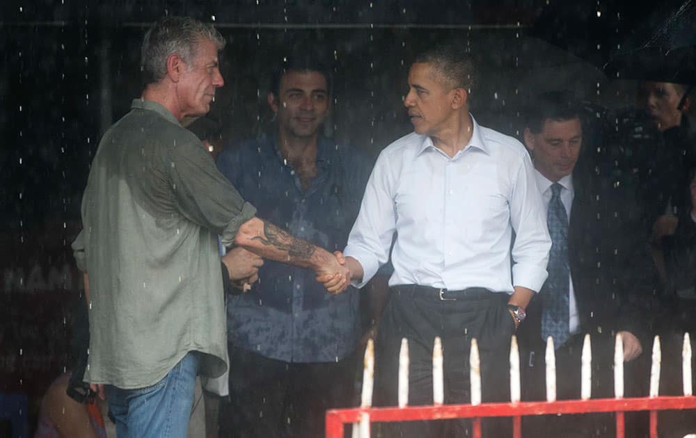 US President Barack Obama shakes hands with American Chef Anthony Bourdain after visiting with him in a shopping area in Hanoi, Vietnam. President Barack Obama taped the second part of an interview with CNN personality Anthony Bourdain before leaving the Vietnamese capital for Ho Chi Minh City.