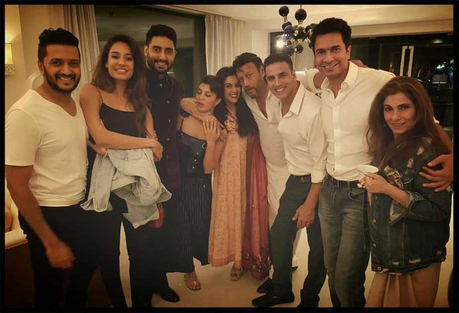 #Housefull3 Gang gatecrashing my HF2's Leading Lady's new married pad in Delhi.Thanks Asin for the midnight feast ;)- twitter@akshaykumar