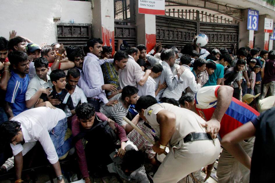 Ticket buyers of final match of IPL 2016 fall on a barricade in Bengaluru.