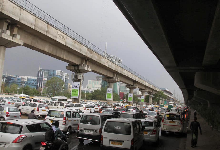 A view of traffic jam in Gurgaon due to the hail-storm.