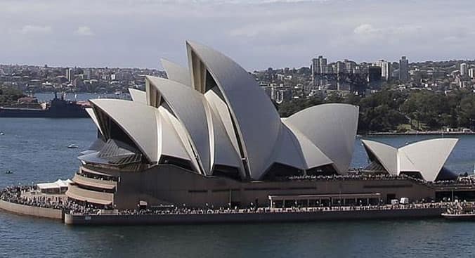 Man arrested over Australia `terror` plot