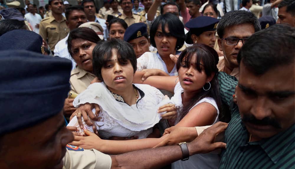 Police stop Rangaragini Bhumata Brigade (RBB) leader Trupti Desai and her supporters from entering the Kapaleshwar Temple in Nasik district of Maharashtra.