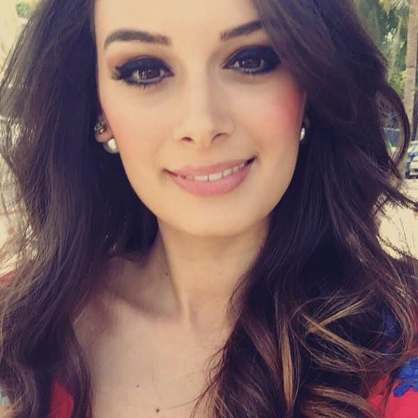 Evelyn Sharma ‏@evelyn_sharma :- #onset love my job! Can't wait to tell you all about my new film -twitter