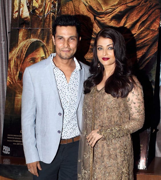 Bollywood actors Randeep Hooda and Aishwarya Rai Bachchan during the event organised to celebrate the success of film Sarbjit in Mumbai.