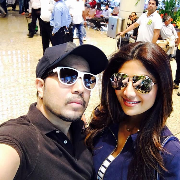 What a great morning with the beautiful hot and the most down to earth lady @TheShilpaShetty . Off to #ahmedabad . Twitter@MikaSingh