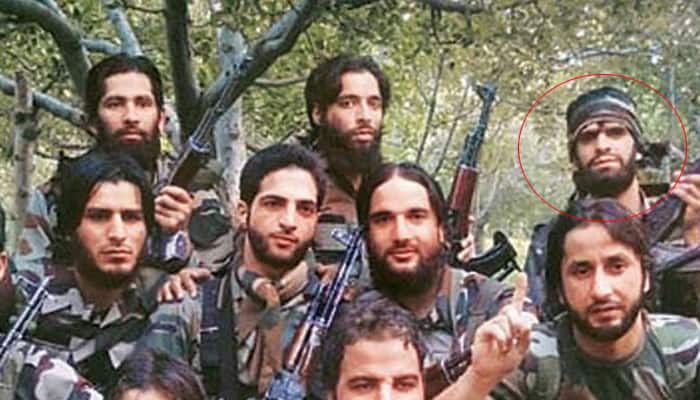 Top aide of Hizb-ul-Mujahideen commander surrenders in Kashmir