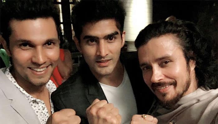 Darshan Kumaar, Randeep Hooda and Vijender Singh showcase &#039;Jat power punch&#039;! See pic