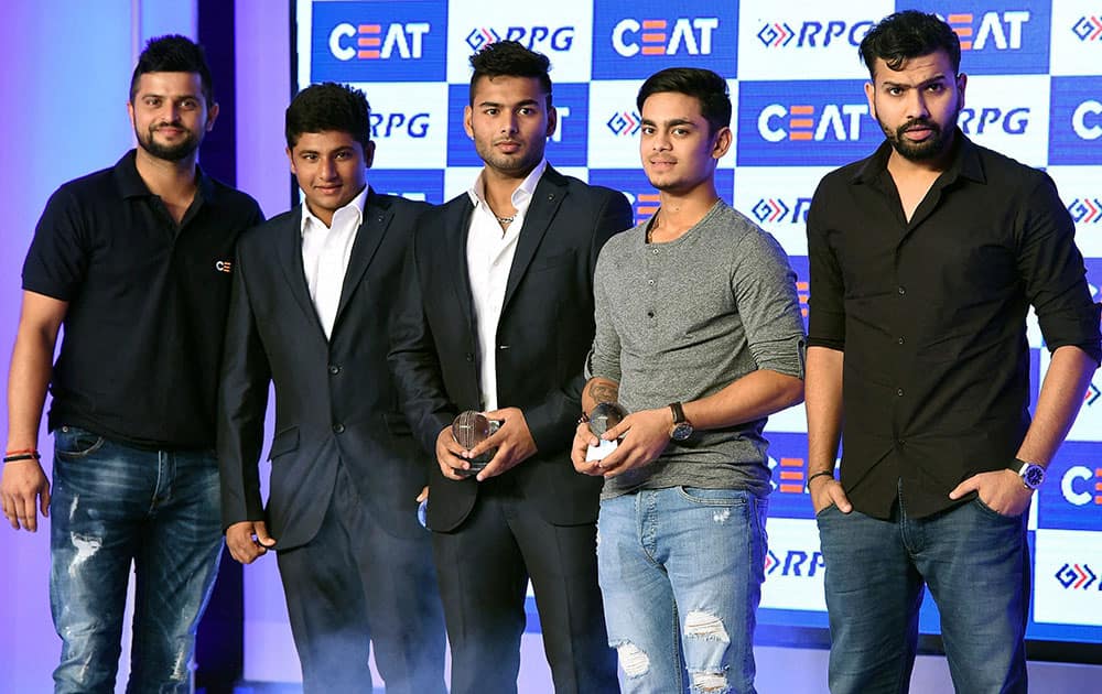 Indian cricketer Suresh Raina and Rohit Sharma present the CEAT Cricket Rating young cricketers award to Indian cricketers Sarfaraz Khan, Ishan Kishan and Rishabh Pant in Mumbai.
