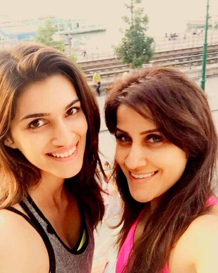 Kriti Sanon ‏@kritisanon  :- Yas in Budapest for a day!! ❤❤ Missed you @YasminBodyImage !!  -twitter