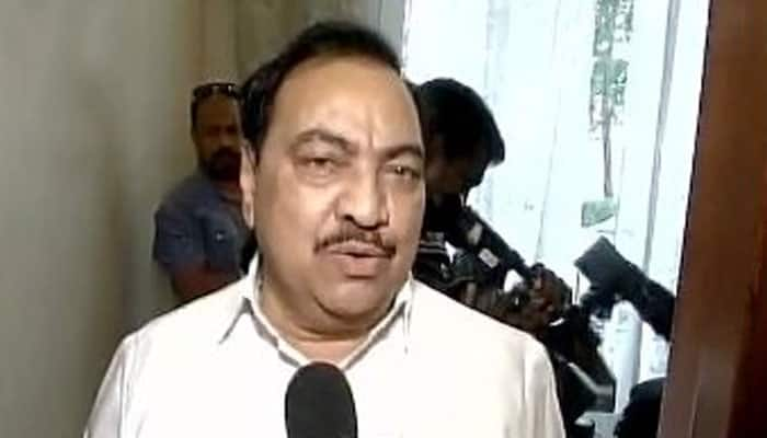 Former AAP leader levels fresh charges against Eknath Khadse, threatens hunger strike