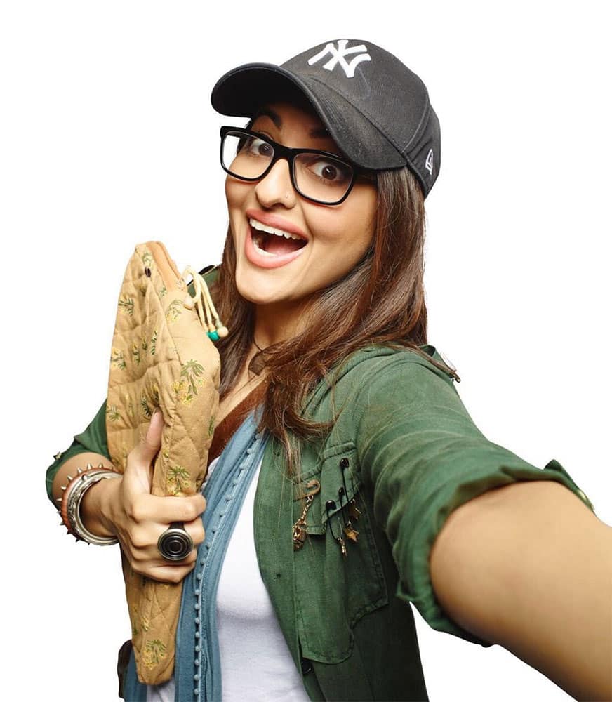 Filmfare ‏@filmfare  :- Simple and sweet! We love @sonakshisinha's all new journalist avatar in #Noor.  -twitter