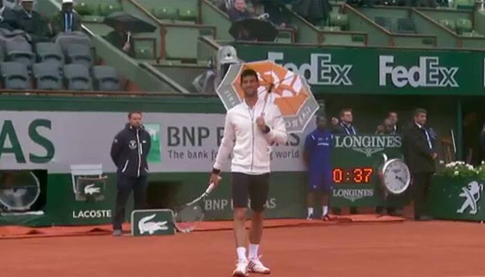 VIDEO: Novak Djokovic borrows spectator&#039;s umbrella, entertains fans by walking on wet court