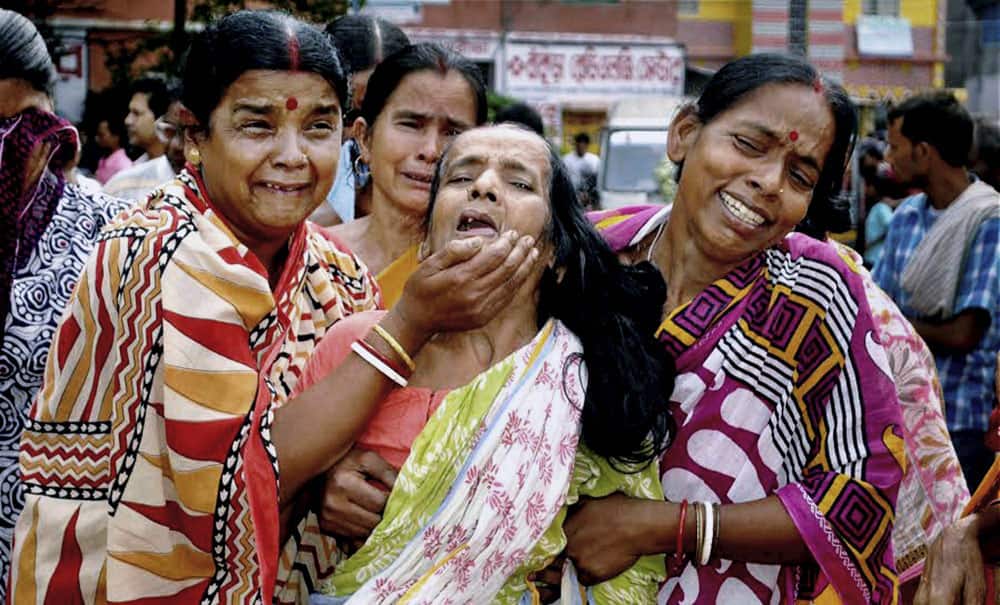 Relatives of Indian Everest climber Subhash Paul burst into tears after his dead body arrives at his house in Bankura district of West Bengal.
