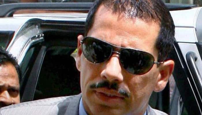 IB report shows arms dealer Sanjay Bhandari was in regular touch with Robert Vadra