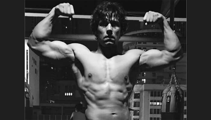 Toned abs and strong back! Here&#039;s the perfect recipe of Randeep Hooda&#039;s fit body – View pics