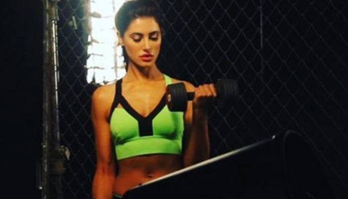 Hot bod Nargis Fakhri kills it in workout gear!-- See pics