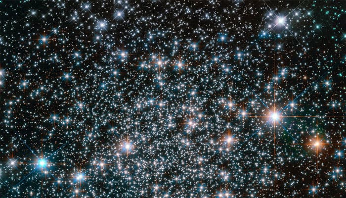 10.5-billion-year-old cluster is home to heavy metal stars!