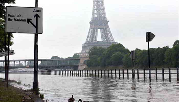 Death toll in France rises to 4 as flooding peaks in Paris