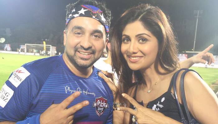 Charity Football fever: Shilpa Shetty cheers her &#039;hero&#039; Raj Kundra!