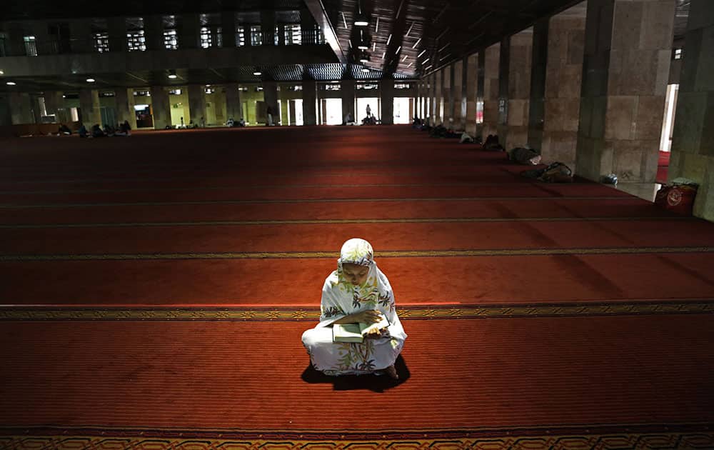 A Muslim woman reads the Quran following noon prayers on the first day of the holy fasting month of Ramadan at Istiqlal Mosque in Jakarta, Indonesia A Muslim woman reads the Quran following noon prayers on the first day of the holy fasting month of Ramadan at Istiqlal Mosque in Jakarta, Indonesia.