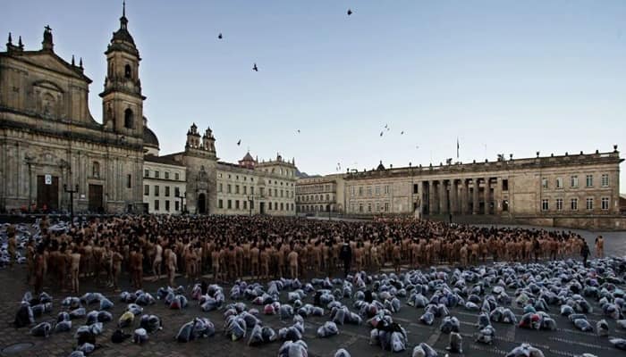 Thousands of Colombians pose nude `in the name of peace`