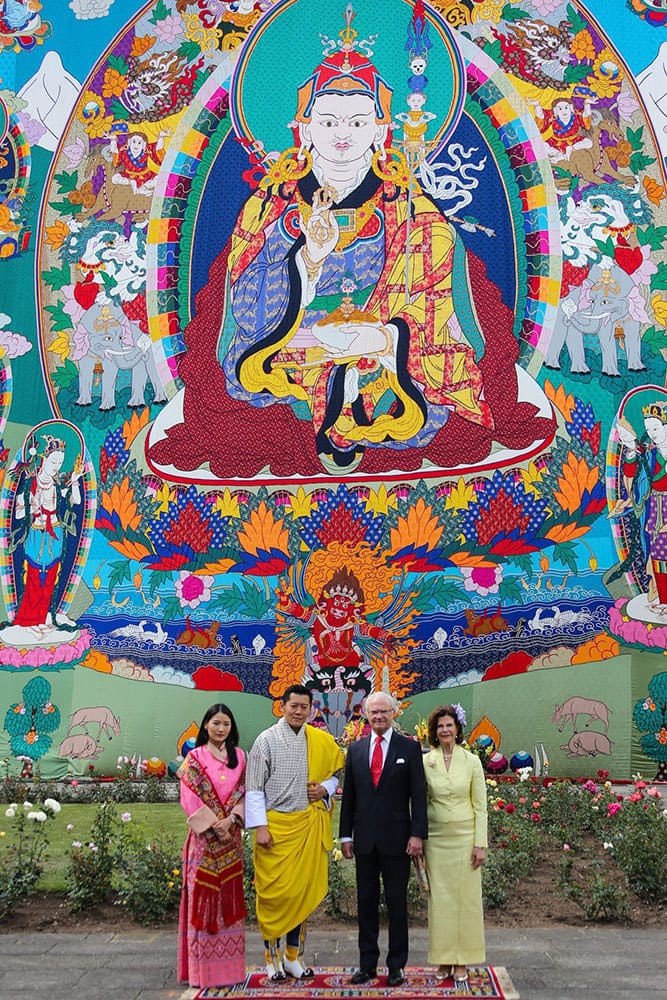 Bhutan King  poses for media Tashichho Dzong