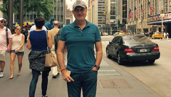 Photo alert! Anupam Kher visits &#039;God of Acting&#039; Robert De Niro&#039;s home!