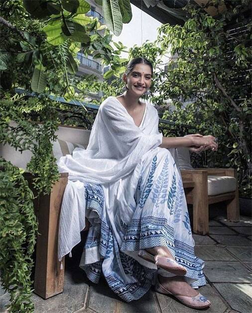 Sonam Kapoor look lovely- ELLE India