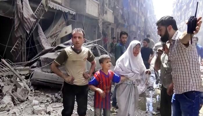 Raids on Syria market kill 21, hundreds flee IS bastion