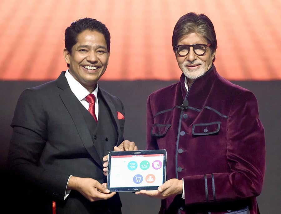 Amitabh Bachchan launch the 'Robomate plus' mobil