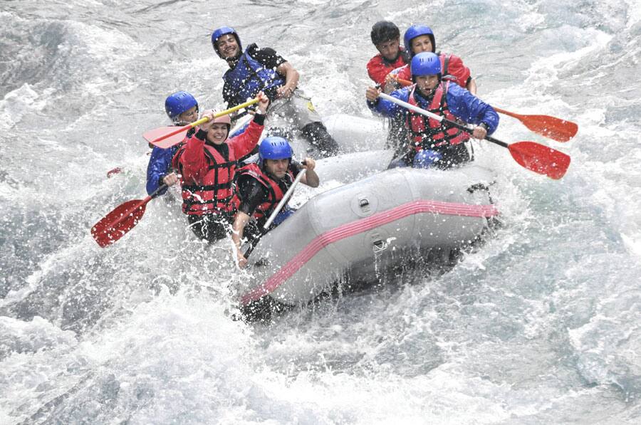 Move over beaches; try out river rafting in Goa this monsoon – Watch Video, its super fun!