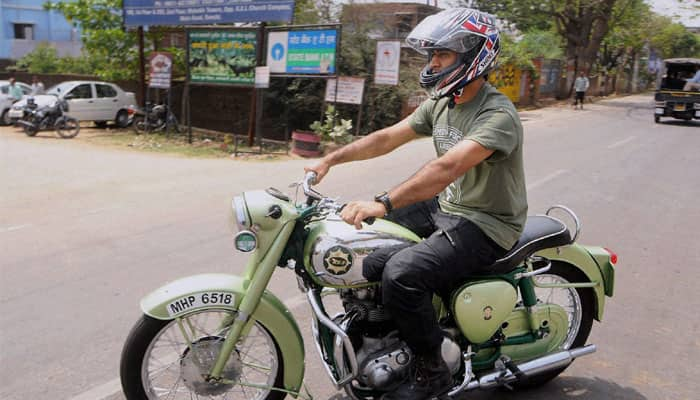 India&#039;s tour of Zimbabwe: When Skipper MS Dhoni rode Harare policeman&#039;s bike – Pic Inside