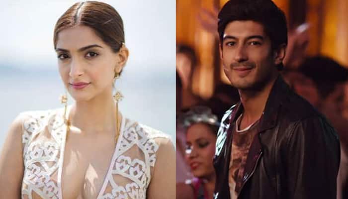 Kapoor squad at its best! Sonam Kapoor congratulates Mohit Marwah for &#039;Raagdesh&#039;-- See pic