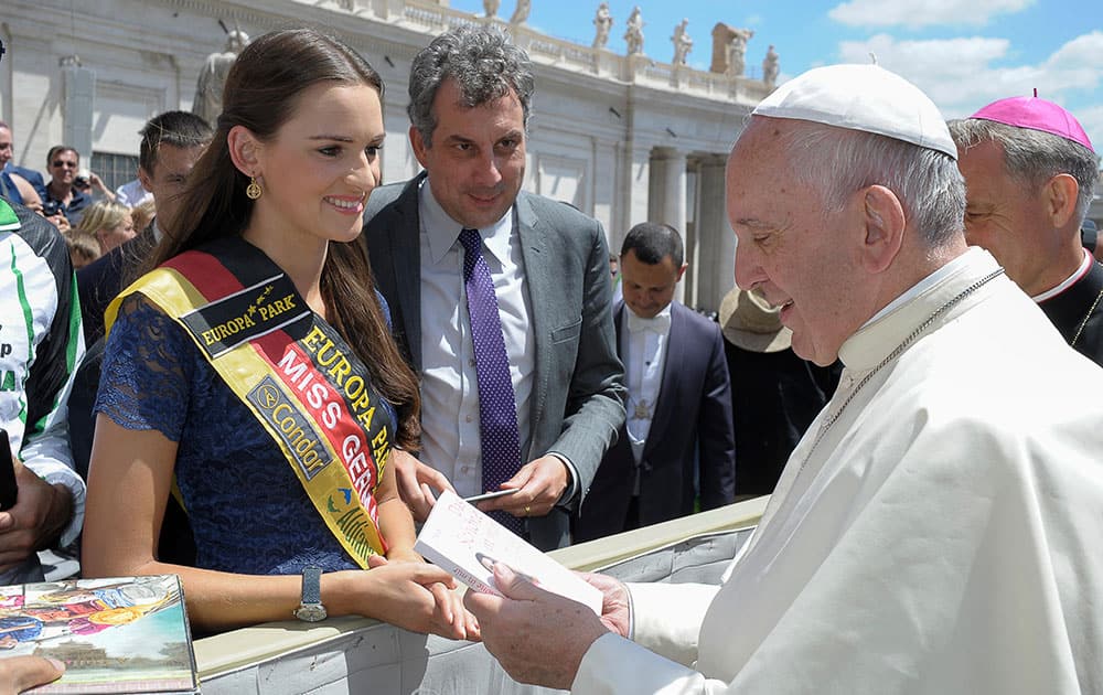 Pope Francis meets Miss Germany Lena Bröder