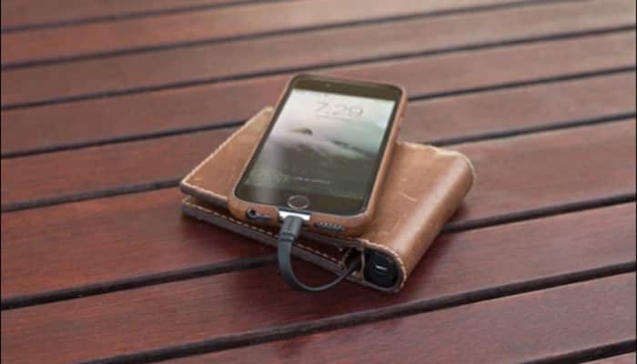 This wallet will let you charge your iPhone with its built-in battery! 