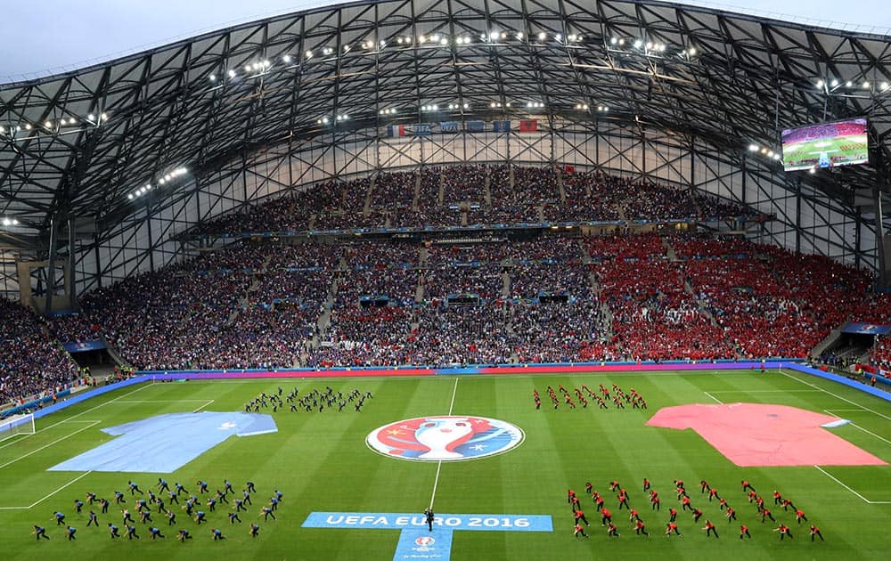 General view of at Stade Velodrome before both teams get ready to enter the pitch