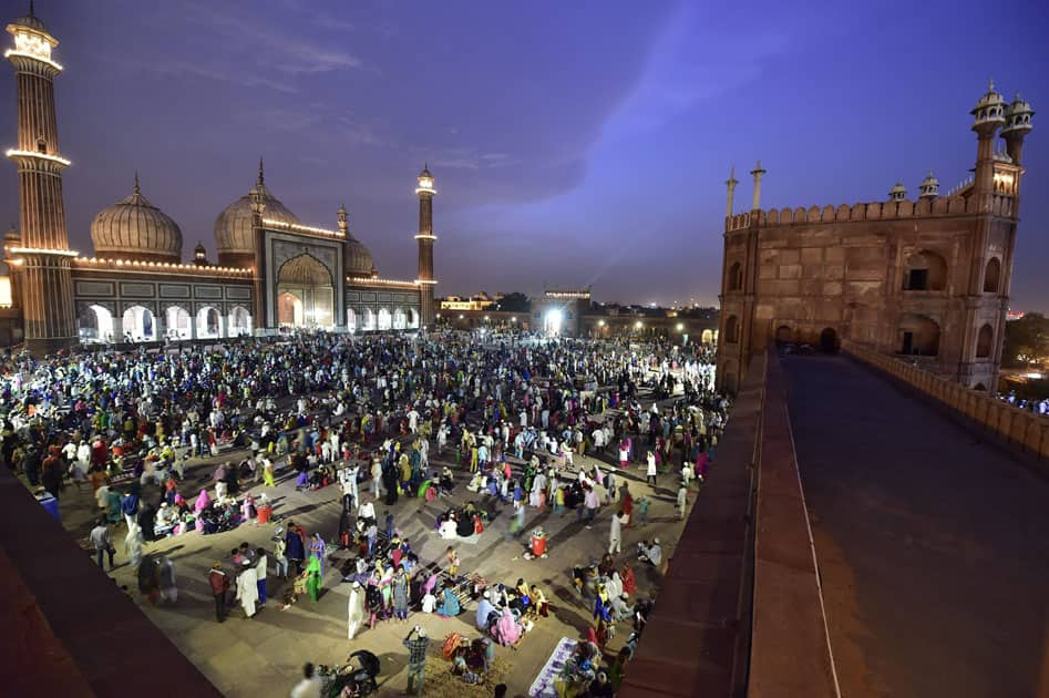 Muslims devotees break their fast during holy month of Ramadan