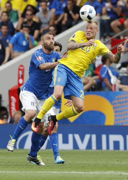 Sweden's John Guidetti, right, heads the ball past Italy's Daniele De Rossi